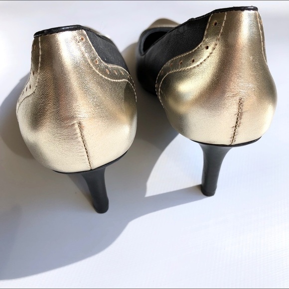 Shoes of Prey Black with Gold Toe Heels - Picture 8 of 11